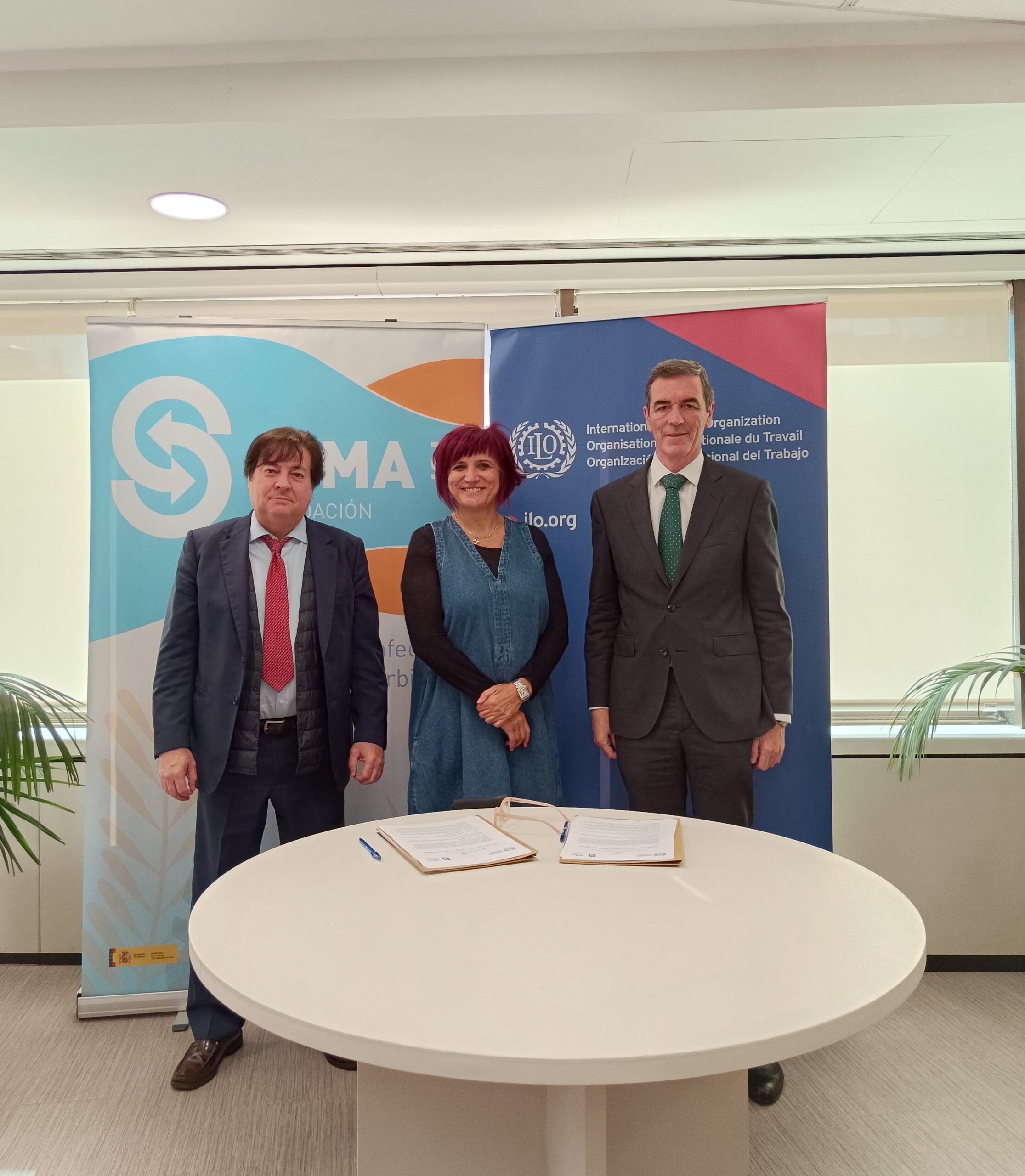 Foto – firma Convenio OIT-SIMA 2025 + Beatriz